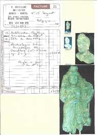 Une sculpture du Bodhisattva Maitreya, un fragment d'un bouddha assis et une sculpture d'un ma&icirc;tre avec un enfant en schiste, Gandhara, 1/5&egrave;me