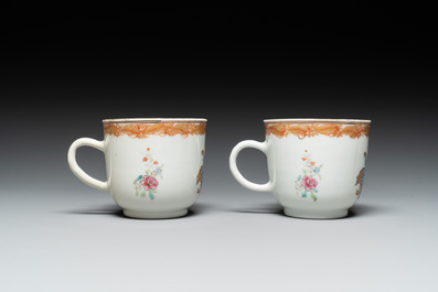 Een paar gemonogrammeerde Chinese roze-ge&euml;mailleerde borden en een paar koppen en schotels met wapendeor, Yongzheng/Qianlong