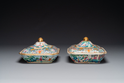 Een paar 'CSM' gemonogrammeerde Chinese famille rose dekselterrines, Jiaqing