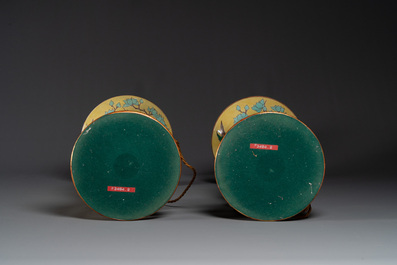 Paire de vases de forme 'gu' en biscuit &eacute;maill&eacute; verte mont&eacute;s en lampes en bronze dor&eacute;, Chine, 19&egrave;me