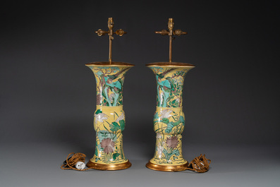 Paire de vases de forme 'gu' en biscuit &eacute;maill&eacute; verte mont&eacute;s en lampes en bronze dor&eacute;, Chine, 19&egrave;me
