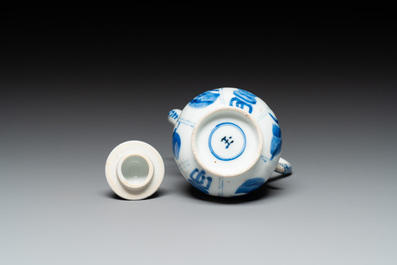 Een Chinese blauw-witte dekselkan met 'Lange Lijzen', jade merk, Kangxi