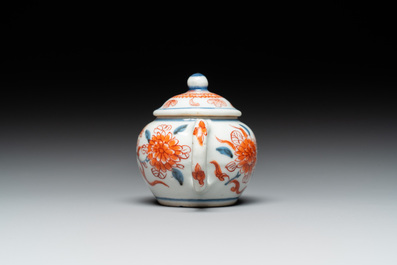 Een Chinese Imari-stijl miniatuur theepot, Kangxi