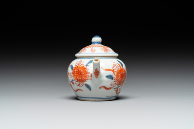 Een Chinese Imari-stijl miniatuur theepot, Kangxi