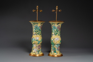 Paire de vases de forme 'gu' en biscuit &eacute;maill&eacute; verte mont&eacute;s en lampes en bronze dor&eacute;, Chine, 19&egrave;me
