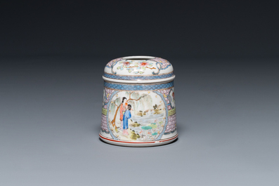 Bo&icirc;te couverte de forme ronde en porcelaine de Chine famille rose &agrave; d&eacute;cor figuratif, 19&egrave;me