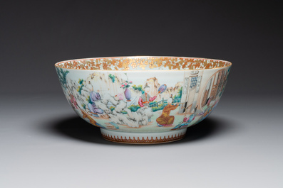 Grand bol en porcelaine de Chine famille rose de Canton &agrave; d&eacute;cor de gar&ccedil;ons et dames dans un jardin &eacute;labor&eacute;e, Qianlong