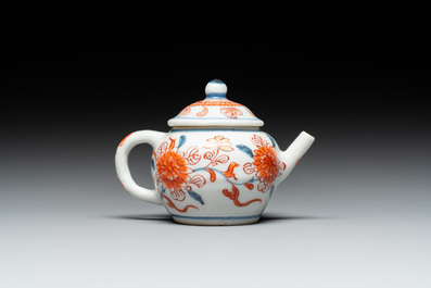 Een Chinese Imari-stijl miniatuur theepot, Kangxi