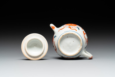 Een Chinese Imari-stijl miniatuur theepot, Kangxi