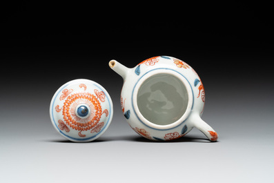 Een Chinese Imari-stijl miniatuur theepot, Kangxi