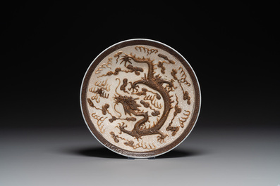 Two pairs of Chinese blue and white Nanking crackle-glazed 'dragon' vases and a dish, Chenghua mark, 19th C.