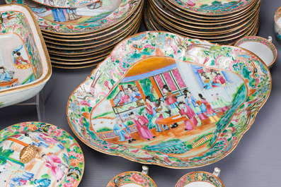 A very extensive Chinese Canton famille rose 81-piece dinner service, 19th C.