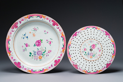 A large Chinese famille rose dish and strainer with floral design, Qianlong