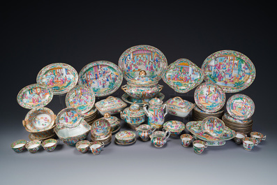 A very extensive Chinese Canton famille rose 81-piece dinner service, 19th C.