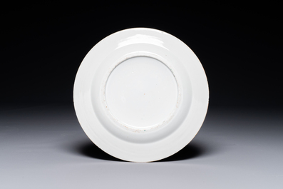 Assiette en porcelaine de Chine famille rose de Canton &agrave; d&eacute;cor narratif, 19&egrave;me