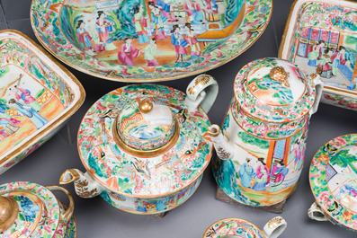 A very extensive Chinese Canton famille rose 81-piece dinner service, 19th C.