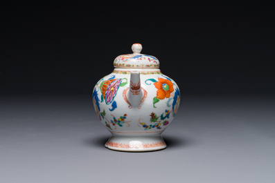 Th&eacute;i&egrave;re couverte en porcelaine de Chine famille rose &agrave; d&eacute;cor 'Pompadour', Qianlong