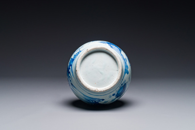 Een Chinese blauw-witte flesvormige vaas met geleerden, Transitie periode