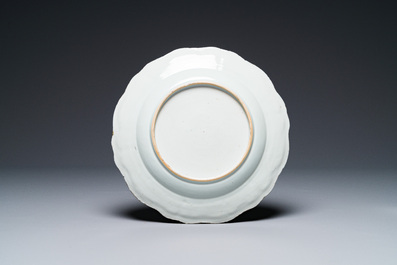 Assiette en porcelaine de Chine famille rose &agrave; d&eacute;cor d&rsquo;un cornac sur son &eacute;l&eacute;phant, Qianlong