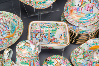 A very extensive Chinese Canton famille rose 81-piece dinner service, 19th C.
