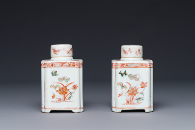 A pair of Chinese famille verte square tea caddies, Kangxi