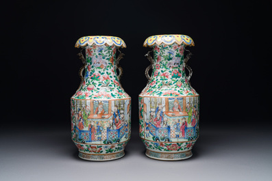 A pair of fine Chinese Canton famille rose 'Water Margin 水滸傳' vases, 19th C.