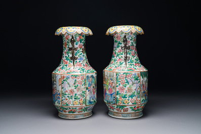 A pair of fine Chinese Canton famille rose 'Water Margin 水滸傳' vases, 19th C.
