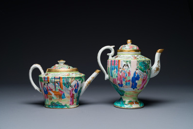 Twee fijne Chinese Canton famille rose theepotten, 19e eeuw