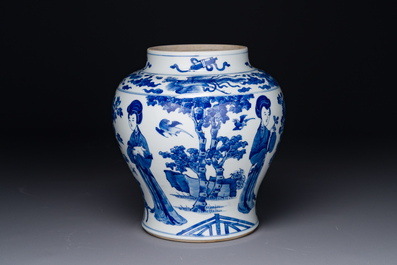 Vase en porcelaine de Chine en bleu et blanc &agrave; d&eacute;cor des 'Longues Dames', Kangxi