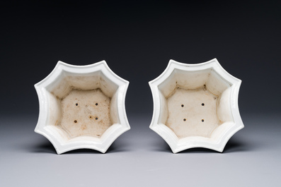 A pair of Chinese qianjiang cai jardinieres, signed Cha Yishun 查義順, 19/20th C.
