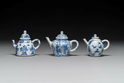 Zes Chinese blauw-witte en Imari-stijl theepotten, Kangxi/Yongzheng