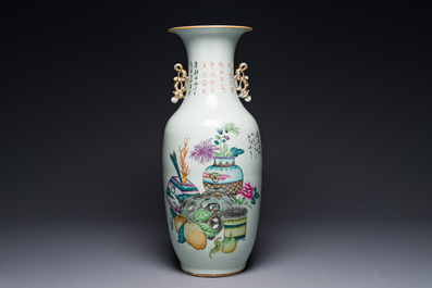 Vase en porcelaine de Chine famille rose, sign&eacute; Pan Zhaotang 潘肇唐, dat&eacute; 1918