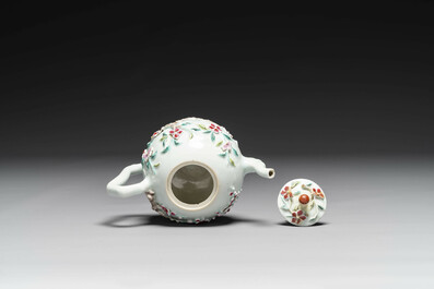 Collection vari&eacute;e en porcelaine de Chine famille rose, Yongzheng/Qianlong
