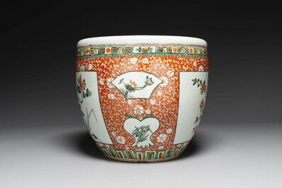 A Chinese famille verte jardiniere, 19th C.