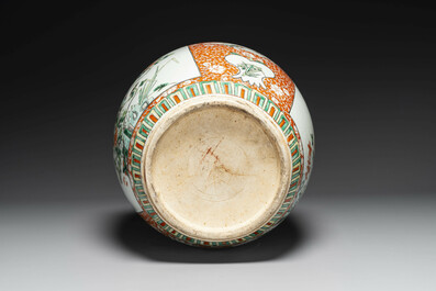 A Chinese famille verte jardiniere, 19th C.