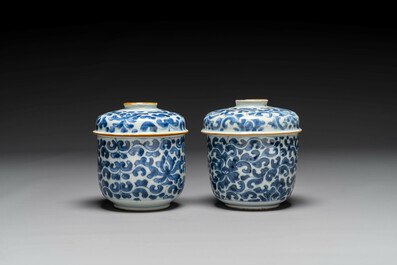 Groupe de six pi&egrave;ces en porcelaine de Chine bleu et blanc, Kangxi