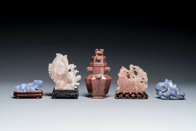 Groupe de sculptures en lapis-lazuli, quartz rose et autres pierres pr&eacute;cieuses, Chine, 19/20&egrave;me