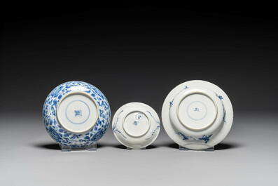 Groupe de six pi&egrave;ces en porcelaine de Chine bleu et blanc, Kangxi