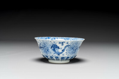 Groupe de six pi&egrave;ces en porcelaine de Chine bleu et blanc, 18/19&egrave;me