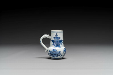 Groupe de six pi&egrave;ces en porcelaine de Chine bleu et blanc, Kangxi