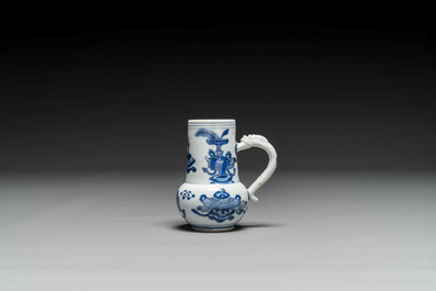 Groupe de six pi&egrave;ces en porcelaine de Chine bleu et blanc, Kangxi