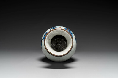 A Chinese blue, white and copper-red Nanking crackle-glazed vase, 19th C.