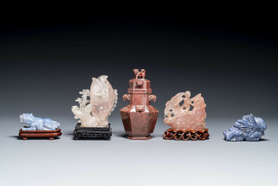 Groupe de sculptures en lapis-lazuli, quartz rose et autres pierres pr&eacute;cieuses, Chine, 19/20&egrave;me
