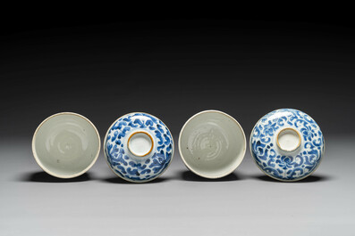 Groupe de six pi&egrave;ces en porcelaine de Chine bleu et blanc, Kangxi