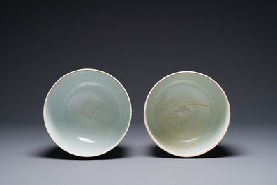 A pair of large Chinese famille rose jars and covers with floral design, Qianlong