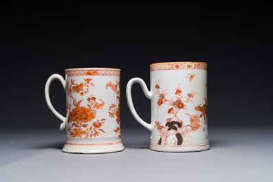 Deux chopes en porcelaine de Chine en rouge de fer et dor&eacute;, Yongzheng/Qianlong