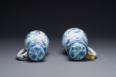 Twee Chinese blauw-witte dekselkannen met floraal decor, Yongzheng/Qianlong
