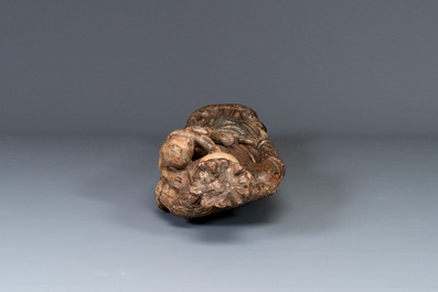 Figure de Vierge &agrave; l'Enfant en ch&ecirc;ne sculpt&eacute; polychrome, France, 2&egrave;re moiti&eacute; du 16&egrave;me