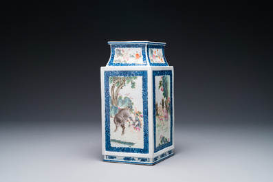 Een zeldzame Chinese ruitvormige Canton famille rose 'visser, houthakker, boer en geleerde 漁樵耕讀圖' vaas, Qianlong