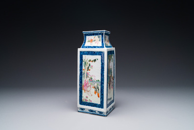Een zeldzame Chinese ruitvormige Canton famille rose 'visser, houthakker, boer en geleerde 漁樵耕讀圖' vaas, Qianlong